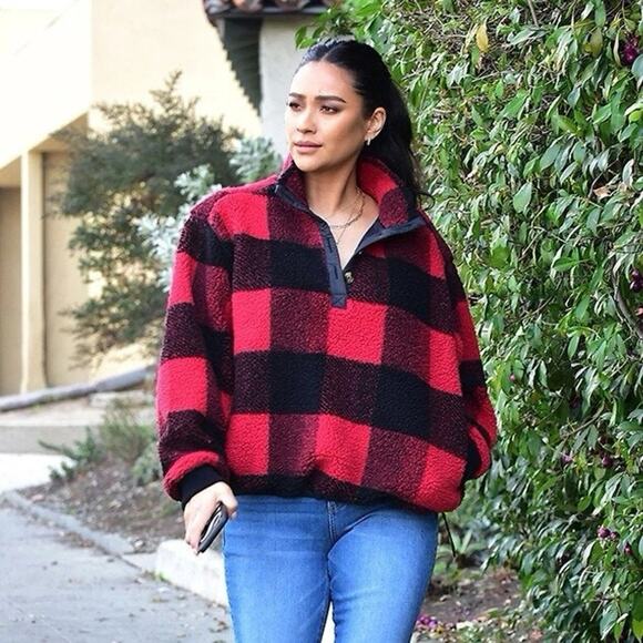 American Eagle AE Oversized Sherpa Fleece Pullover Buffalo Plaid Red M Medium - Picture 7 of 9